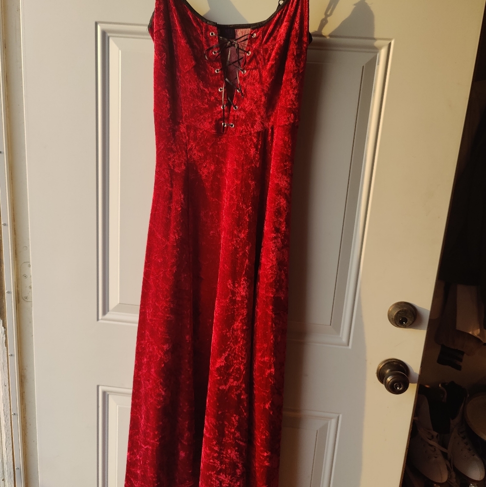 Velvet summer goth midi dress.
